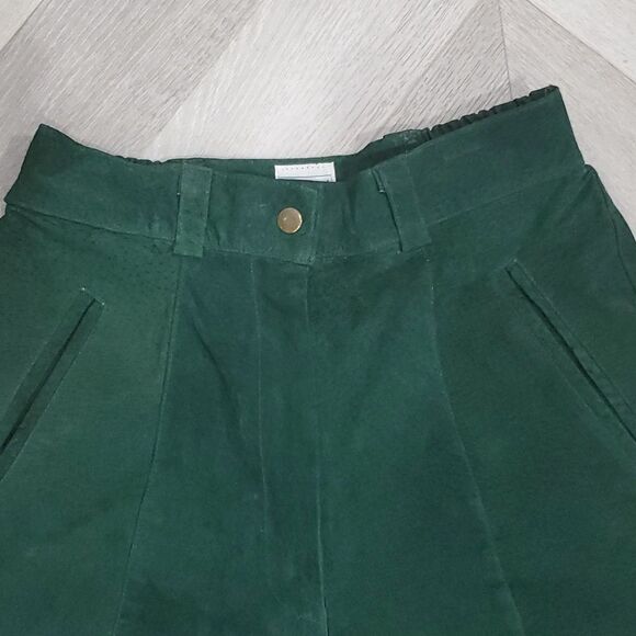 Bedford Fair Vintage Women’s Dark Green High Waist Suede Shorts , Size 6 - Picture 2 of 8